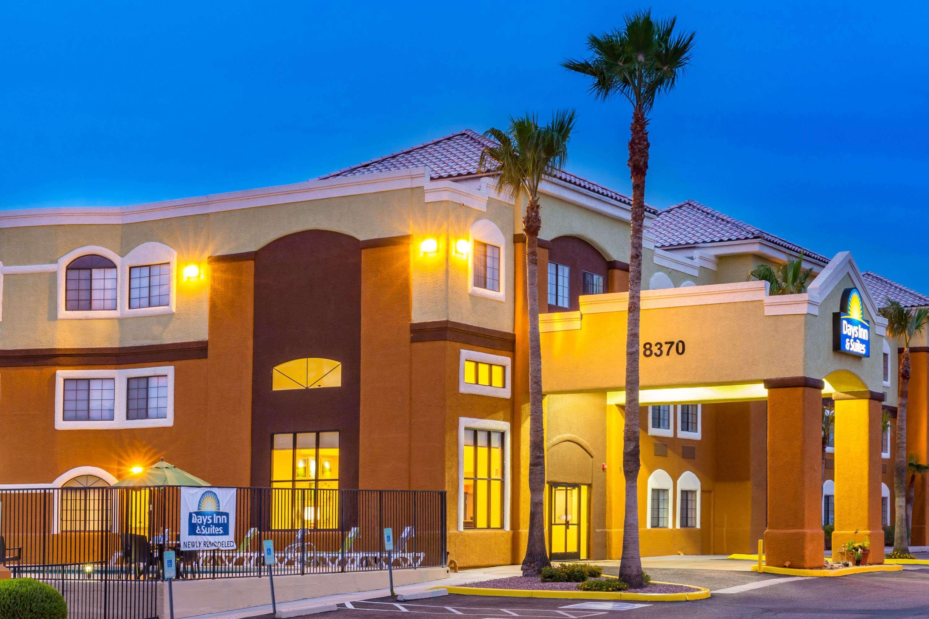 Days Inn & Suites By Wyndham Tucson/Marana Exterior photo