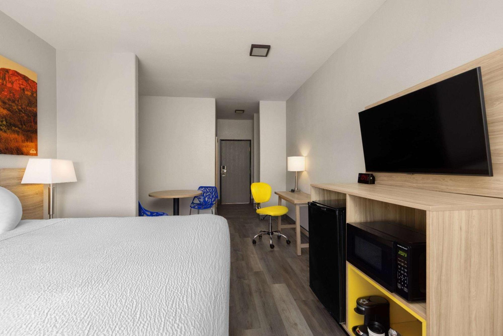 Days Inn & Suites By Wyndham Tucson/Marana Cortaro Exterior photo
