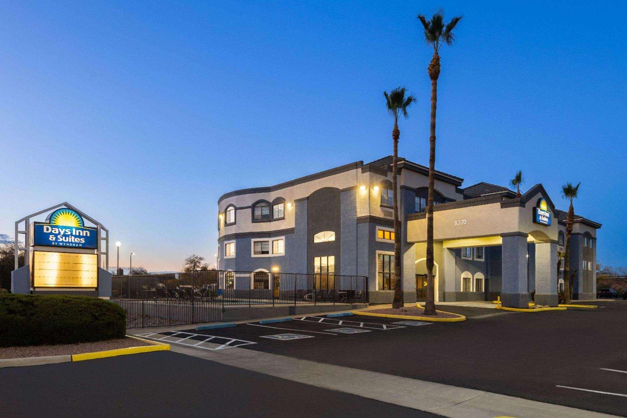 Days Inn & Suites By Wyndham Tucson/Marana Exterior photo