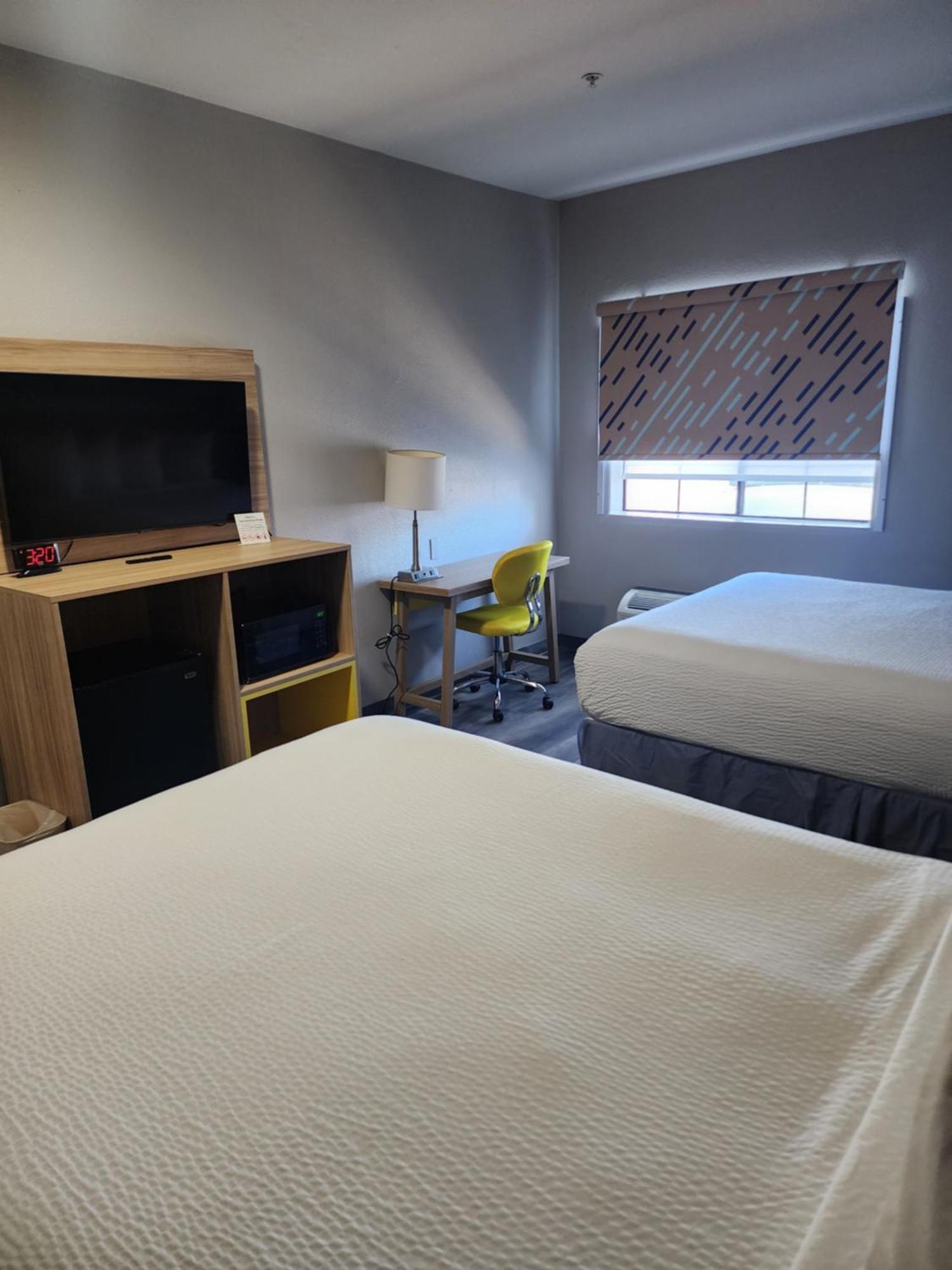 Days Inn & Suites By Wyndham Tucson/Marana Cortaro Room photo