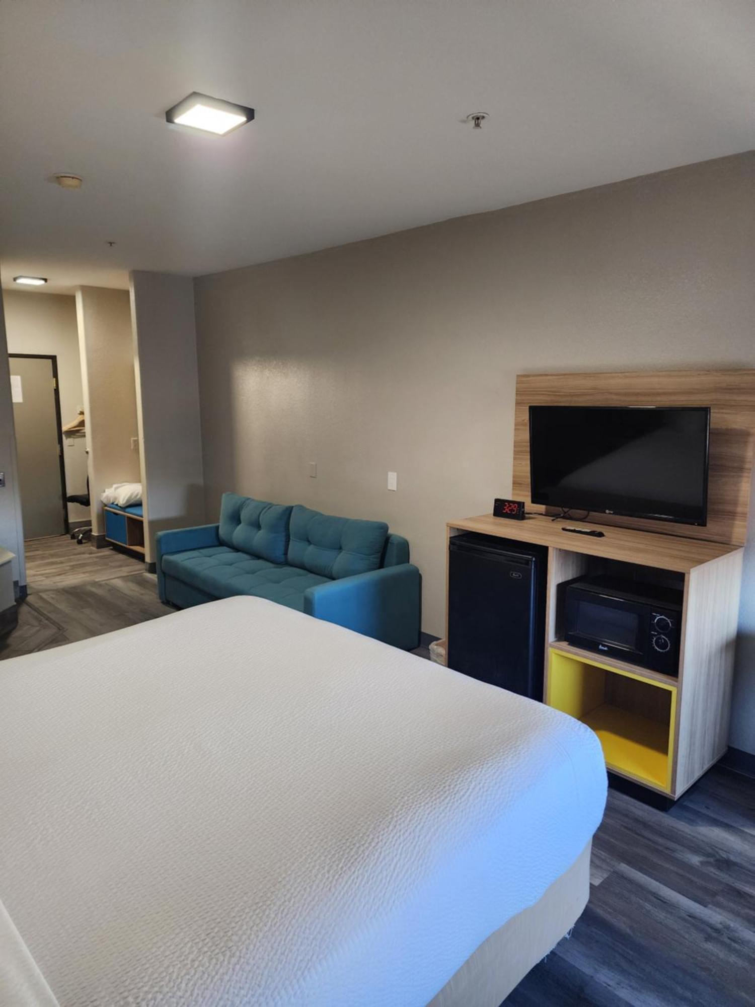 Days Inn & Suites By Wyndham Tucson/Marana Cortaro Room photo